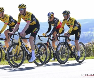 Wout van Aert verkent met zijn ploeg iconische beklimming uit de Tour de France