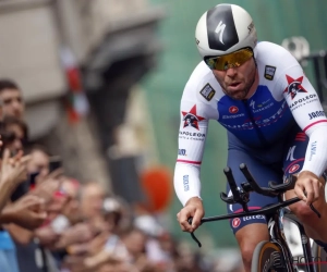 🎥 Daar is nummer 16: Mark Cavendish pakt derde etappe in de Giro