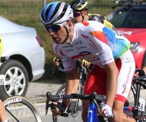 Julien Simon verrast het peloton met een late uitval in de Tour du Limousin