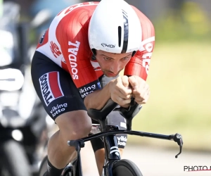 Campenaerts geniet in eigen gemeente en trakteert Gavere op podiumplek: "Ik had mijn vriendin bloemen beloofd"