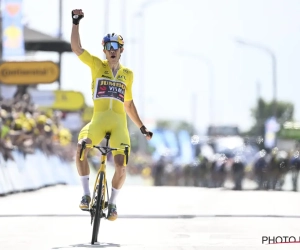 Bewondering voor Wout in Vive le Vélo: "Stil van geworden, nooit verwacht dat iemand kon wegrijden van dit peloton"