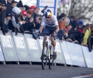 De dag van de wereldkampioenen: Tom Pidcock laat na gemiste start regenboogtrui nog blinken in Kortrijk met solo