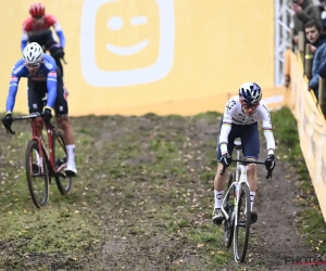 🎥 Inspanningen van Van der Poel na zijn val, de solo van Pidcock, sprint bij dames: herbeleef-en bekijk cross in Boom!