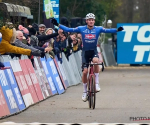 Mathieu van der Poel wacht tot half cross om de rest af te schudden en wint makkelijk zijn laatste cross voor het WK