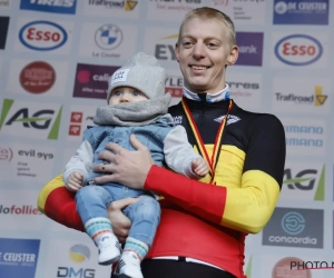 📷 Belgisch kampioen worden is ook gezinsgeluk tonen: Michael Vanthourenhout met zoontje op podium