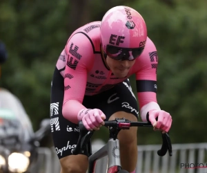 🎥 Tour Down Under-leider Abertio Bettiol krijgt krampen en bekogelt woedend fotograaf met bidon