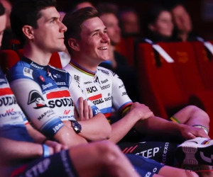 📷 Remco Evenepoel demonstreerde op ludieke wijze dat alle zorgen over valpartijen helemaal van de baan zijn