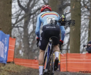 Wat vinden de crossers zelf van de drone op het WK? "Zolang de drone op veilige afstand achter ons blijft, vind ik het prima"