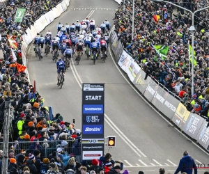 📷 Ware mensenzee van minstens 40 000 fans ziet zinderend duel Van der Poel-Van Aert in Hoogerheide