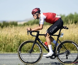 Anthony Perez voert in Frankrijk een straf nummer op en pakt in een windslag met een ferme solo uit