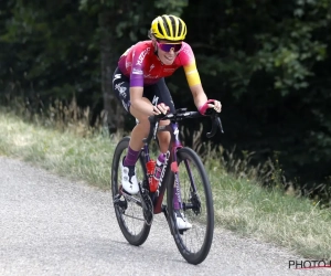 🎥 SD-Worx blijft domineren in de klassiekers: Demi Vollering pakt de zege in Dwars door Vlaanderen