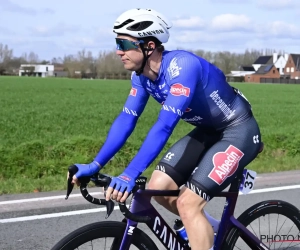 🎥 Favorieten voor het podium verliezen tijd door valpartij, renner van Alpecin-Deceuninck als schuldige aangewezen