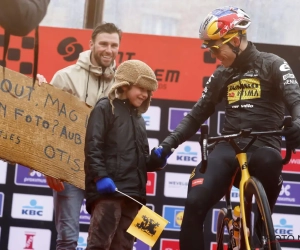 📷 Prachtig toch! Wout van Aert bezorgt een jonge fan de dag van zijn leven