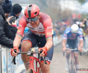 🎥 Wat een anticlimax! Vluchters geven het nog helemaal weg in de laatste kilometer, Mads Pedersen profiteert optimaal