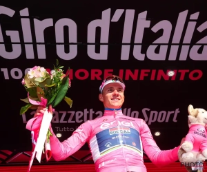 📷 Remco Evenepoel omarmt het roze helemaal en pakt uit met iets gewaagd 