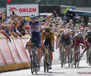 🎥 Twee keer prijs voor Soudal Quick-Step: Tim Merlier klopt kransje topsprinters in kletsnat Polen