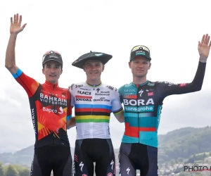 Medevluchter Pello Bilbao zwaait met lof voor winnaar Remco Evenepoel na Clasica San Sebastian