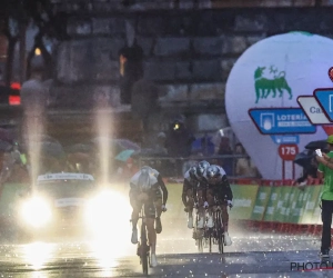 Concurrent van Remco Evenepoel in de Vuelta komt in de ploegentijdrit goed weg en voorkomt onnodig tijdverlies