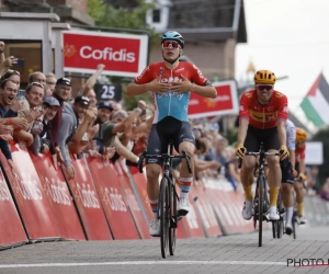 En of hij terug is: Arnaud De Lie pakt ondanks lekke banden opnieuw uit met sterke overwinning