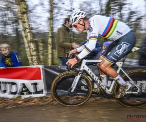 📷 Mathieu van der Poel gaat vader Adrie achterna: "Vriendin Roxanne is geen fan"