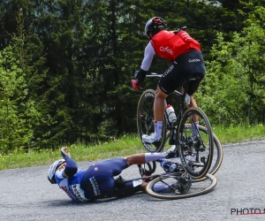 📷 Ouch! Yves Lampaert komt ten val in Ronde van Zwitserland: BK tijdrijden in gevaar?