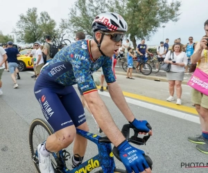 Niet gevallen, wel gefrustreerd: Wout van Aert baalt als een stekker na gemiste sprint