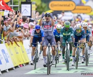 Jasper Philipsen haalt zijn gram in de Tour de France en breekt de ban na fantastisch werk van Mathieu van der Poel