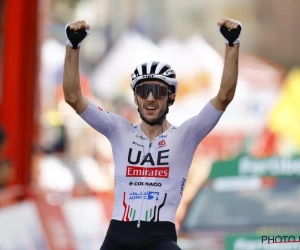 🎥 Adam Yates rondt monstersolo af in de Vuelta, Lennert Van Eetvelt doet een slechte zaak 