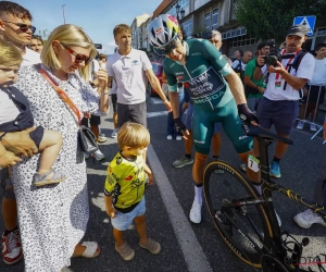 🎥 "Dit is extra speciaal": zoontje Georges heeft bijzondere vraag voor papa Wout na zijn derde zege in de Vuelta