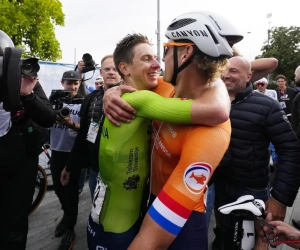 Mathieu van der Poel verklapt wat hij zei tegen Tadej Pogacar na de aankomst van het WK