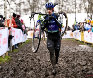 🎥 Schokkend moment! Van der Haar doet het opnieuw en duwt schouder in de kom op aparte wijze: "Chirurg op de fiets"