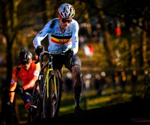 Kwam Nederlander op WK in de weg rijden van Wout van Aert? "Veel gezegd, maar je weet dat hij de favoriet is met Mathieu"