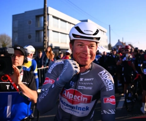 🎥 Jasper Philipsen knalt op zijn verjaardag naar de zege in Kuurne: "Heel speciaal"