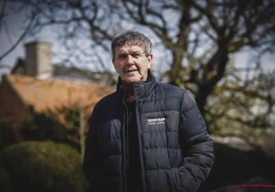 Mathieu van der Poel deelt ludiek prikje uit aan zijn fan Roger De Vlaeminck