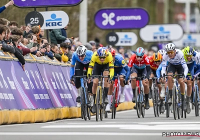 Naesen kiest tussen Van Aert en Van der Poel en is helemaal ondersteboven van een vraag van Wout: "Kun je 't geloven?"