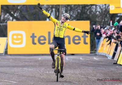 Iedereen heeft hetzelfde te zeggen over de overwinning van Wout van Aert en zijn fameuze zegegebaren