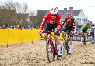 Michael Vanthourenhout gaat twee keer in de clinch met andere veldrijder