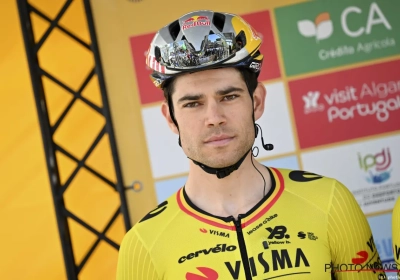 🎥 Wout van Aert kan niet sprinten nadat half peloton verkeerd wordt gestuurd: "Lachwekkend"