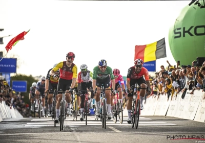 🎥 Kwakken ze tegen elkaar en bleef het reglementair? Van Aert en Belgische triomfator geven hun versie van de feiten