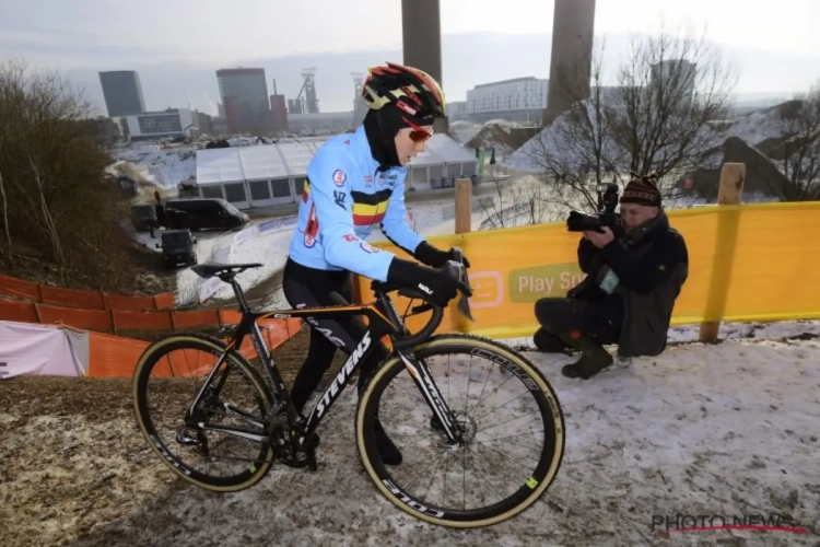 Oersterke Sanne Cant klopt Marianne Vos en is voor het eerst wereldkampioen!