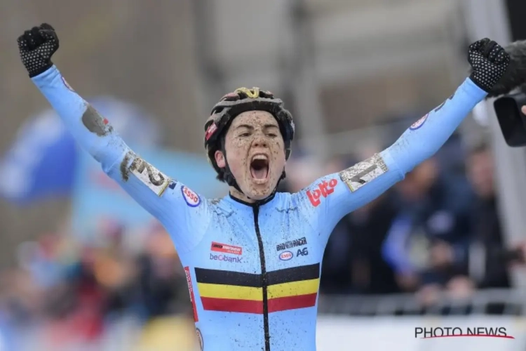 Kersvers wereldkampioene Sanne Cant: "Met de Nederlandse ploeg iets gaan drinken, de Belgen waren al naar huis"