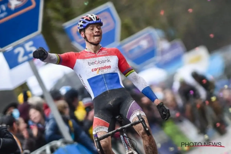 Wereldkampioen Wout Van Aert ziet sterke Mathieu van der Poel zegevieren in Middelkerke