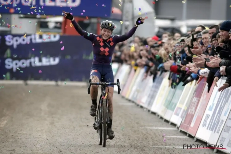 Nederlandse De Boer wint in Hoogstraten, zieke Sanne Cant wordt vierde maar blijft leider in Superprestige