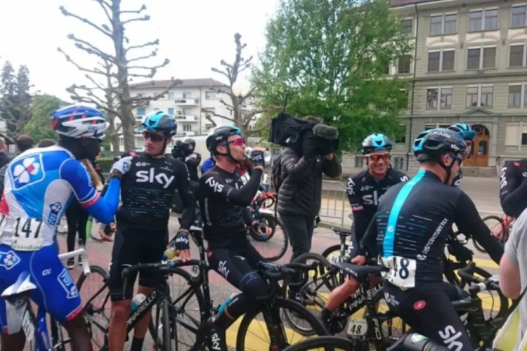 Renner maanden out nadat Moscon hem opzettelijk ten val bracht