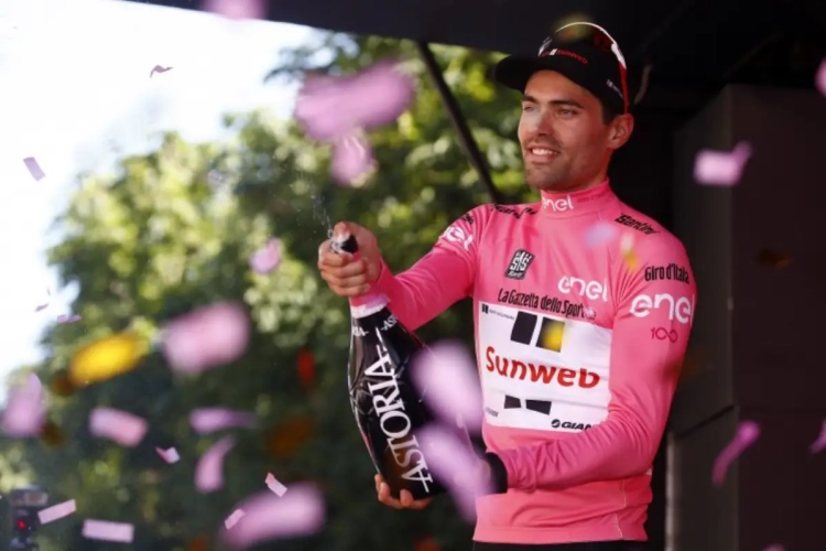 Voormalige Nederlandse rondewinnaar maakt opvallende vergelijking na roze triomf van Tom Dumoulin