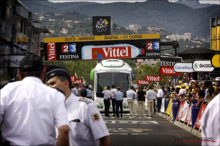 Foto: grapjas Jens Voigt lacht nóg eens met Orica-bus