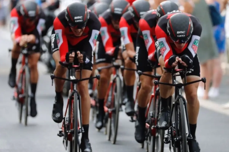 Greg Van Avermaet en co vieren met een knaltijd meteen feest in Zwitserland