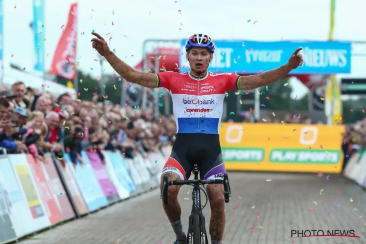 Koppenberg stelt niet teleur, Mathieu van der Poel rekent af met zwarte beest na spektakelstuk  