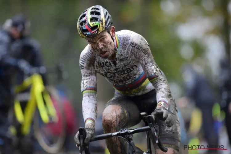 Wout van Aert glundert als nieuweling die eerste koers wint: "Lang geleden dat ik nog eens met dit gevoel gekoerst heb"