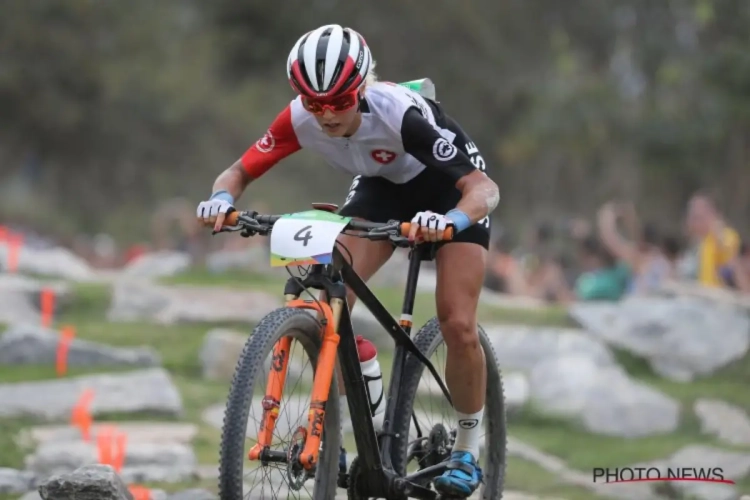 🎥 Veldrijdster en mountainbikester Jolanda Neff loopt wellicht breuk op: "Het lijkt erop dat ik mijn hand gebroken heb"